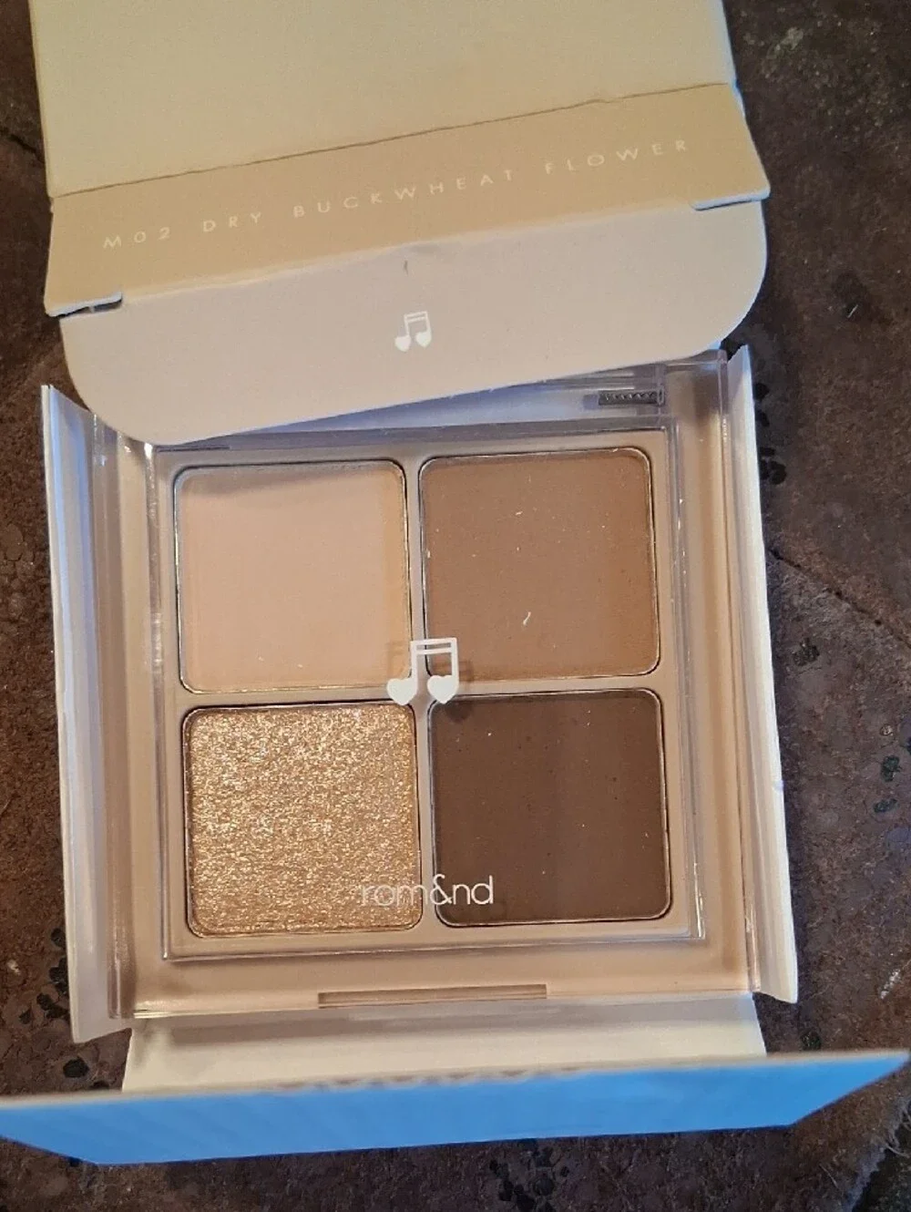 Better Than Eyes Eyeshadow Palette - Dry Buckwheat Flower (M02) - Cream